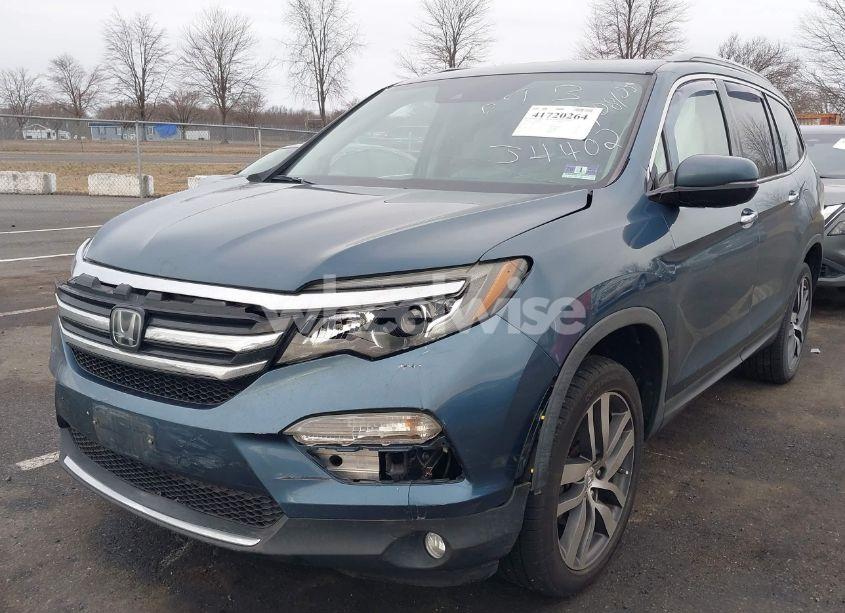 Photo 2 of 2017 Honda Pilot TOURING (VIN 5FNYF6H96HB034402)
