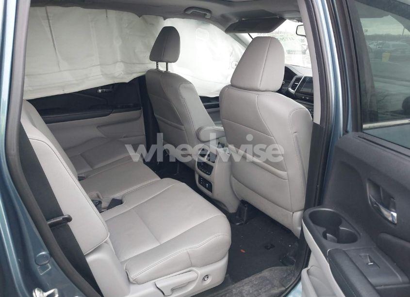 Photo 8 of 2017 Honda Pilot TOURING (VIN 5FNYF6H96HB034402)