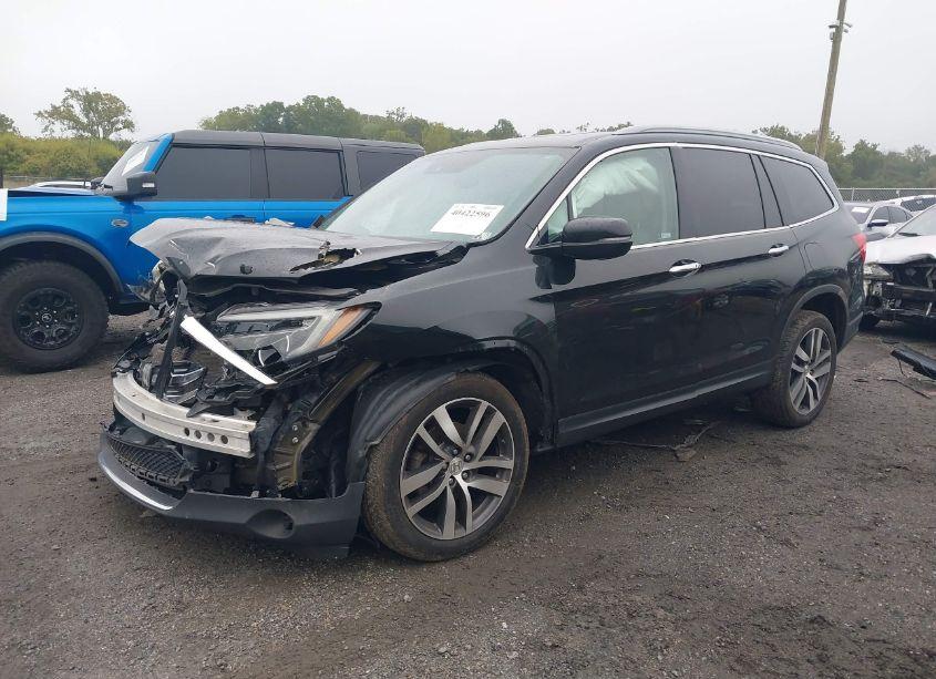 Photo 2 of 2017 Honda Pilot TOURING (VIN 5FNYF6H96HB101192)