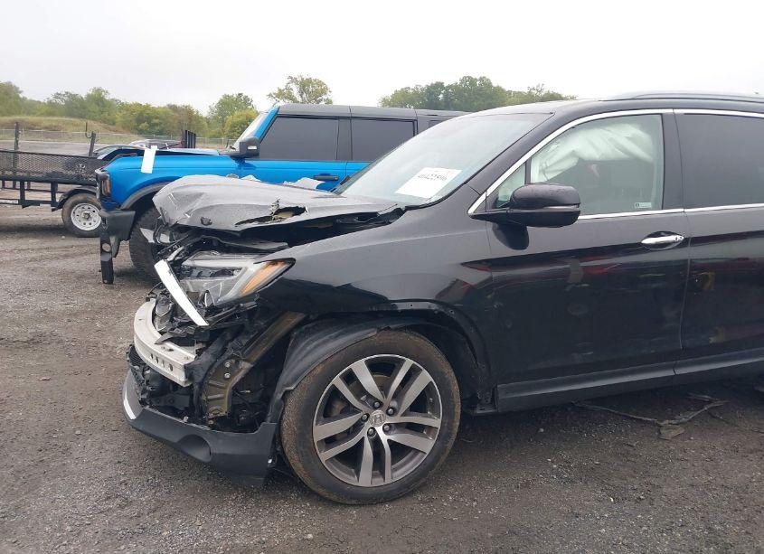 Photo 6 of 2017 Honda Pilot TOURING (VIN 5FNYF6H96HB101192)