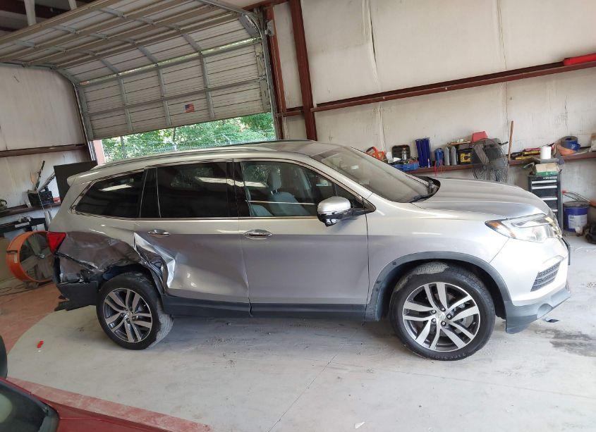 Photo 13 of 2018 Honda Pilot TOURING (VIN 5FNYF6H96JB045986)