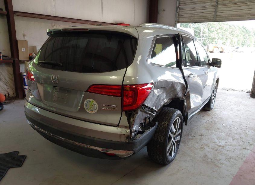Photo 4 of 2018 Honda Pilot TOURING (VIN 5FNYF6H96JB045986)