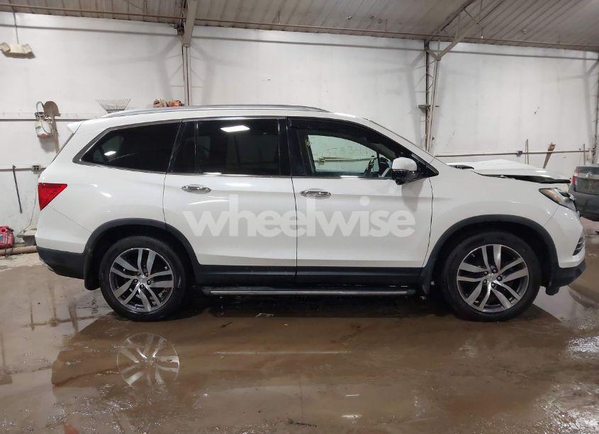 Photo 13 of 2016 Honda Pilot TOURING (VIN 5FNYF6H97GB040207)
