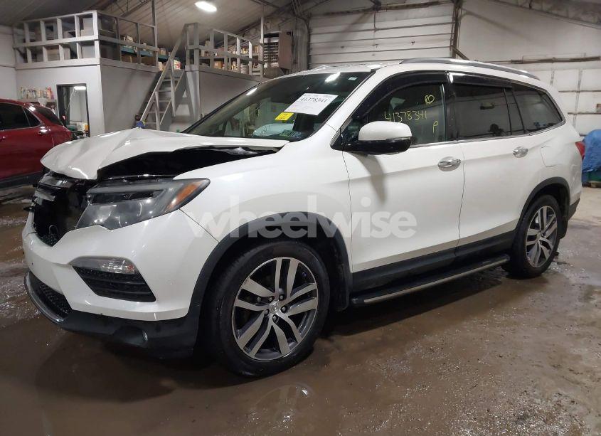 Photo 2 of 2016 Honda Pilot TOURING (VIN 5FNYF6H97GB040207)