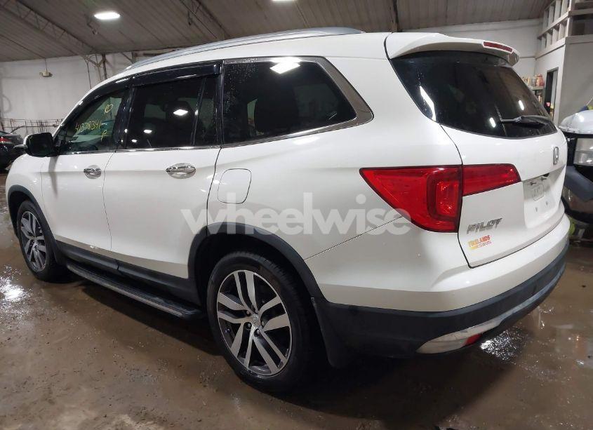 Photo 3 of 2016 Honda Pilot TOURING (VIN 5FNYF6H97GB040207)