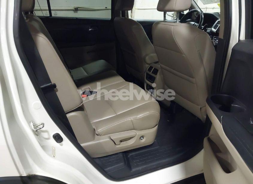 Photo 8 of 2016 Honda Pilot TOURING (VIN 5FNYF6H97GB040207)