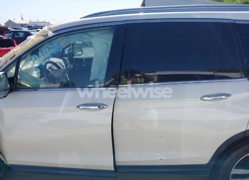 Photo 15 of 2016 Honda Pilot TOURING (VIN 5FNYF6H97GB088824)