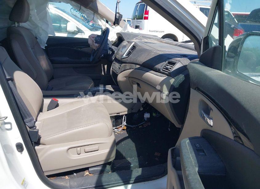 Photo 5 of 2016 Honda Pilot TOURING (VIN 5FNYF6H97GB088824)