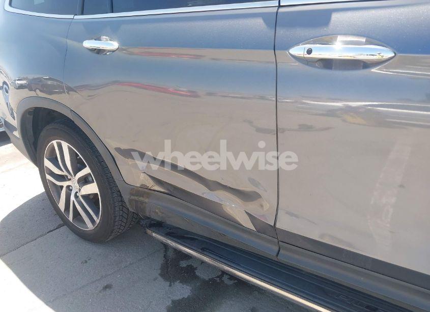 Photo 17 of 2016 Honda Pilot TOURING (VIN 5FNYF6H97GB127783)