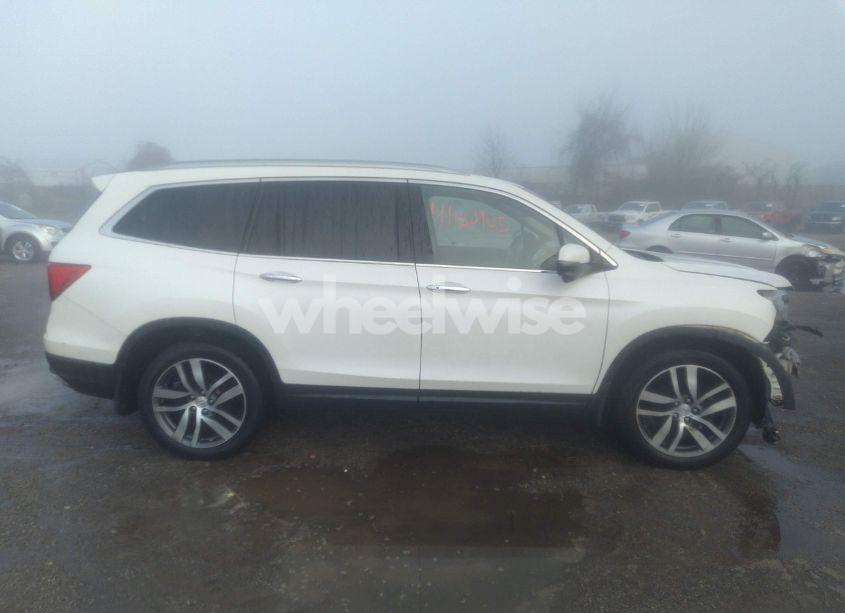 Photo 13 of 2017 Honda Pilot TOURING (VIN 5FNYF6H97HB000484)