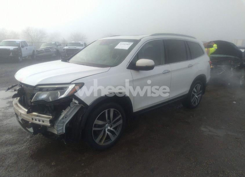 Photo 2 of 2017 Honda Pilot TOURING (VIN 5FNYF6H97HB000484)