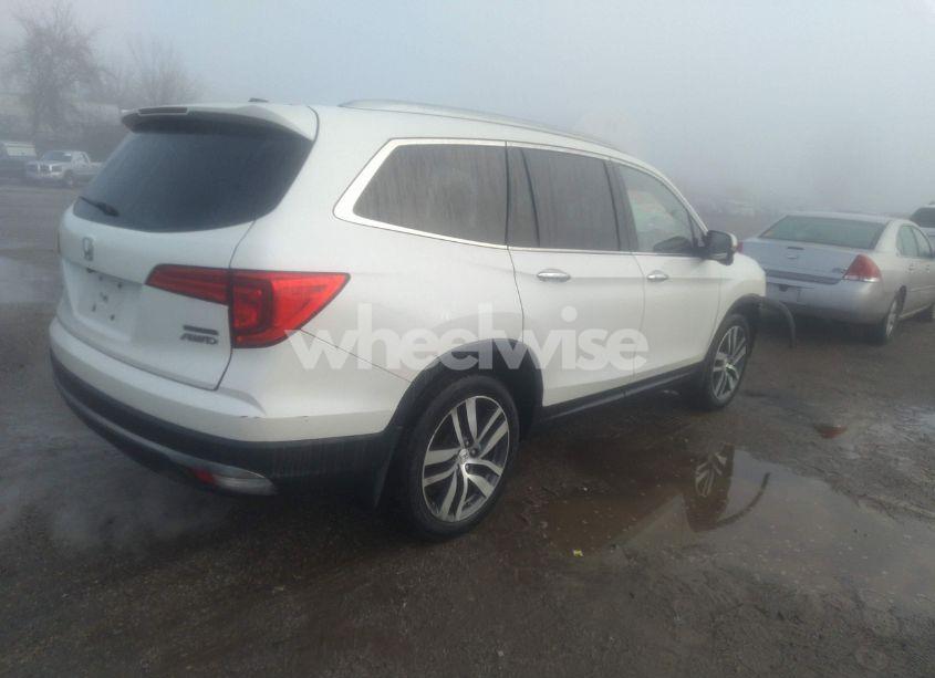 Photo 4 of 2017 Honda Pilot TOURING (VIN 5FNYF6H97HB000484)