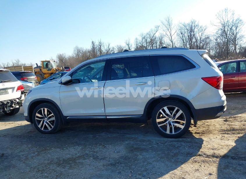 Photo 14 of 2017 Honda Pilot TOURING (VIN 5FNYF6H97HB021402)