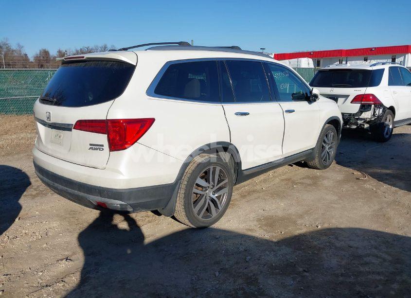 Photo 4 of 2017 Honda Pilot TOURING (VIN 5FNYF6H97HB021402)