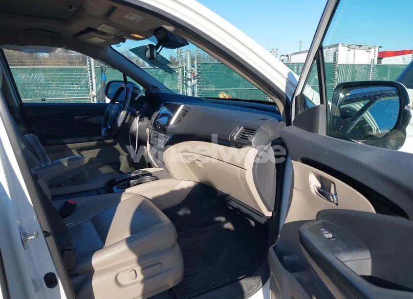 Photo 5 of 2017 Honda Pilot TOURING (VIN 5FNYF6H97HB021402)