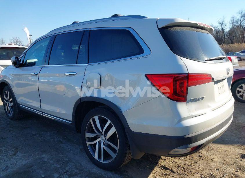 Photo 6 of 2017 Honda Pilot TOURING (VIN 5FNYF6H97HB021402)