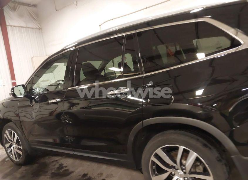 Photo 15 of 2017 Honda Pilot TOURING (VIN 5FNYF6H97HB025160)