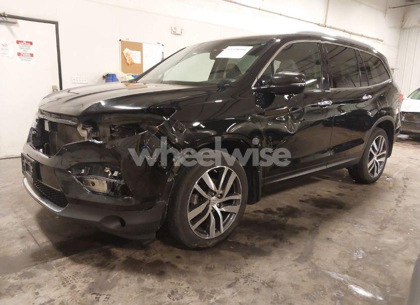 Photo 2 of 2017 Honda Pilot TOURING (VIN 5FNYF6H97HB025160)