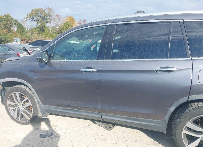 Photo 14 of 2017 Honda Pilot TOURING (VIN 5FNYF6H97HB040581)