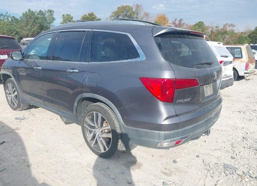 Photo 3 of 2017 Honda Pilot TOURING (VIN 5FNYF6H97HB040581)