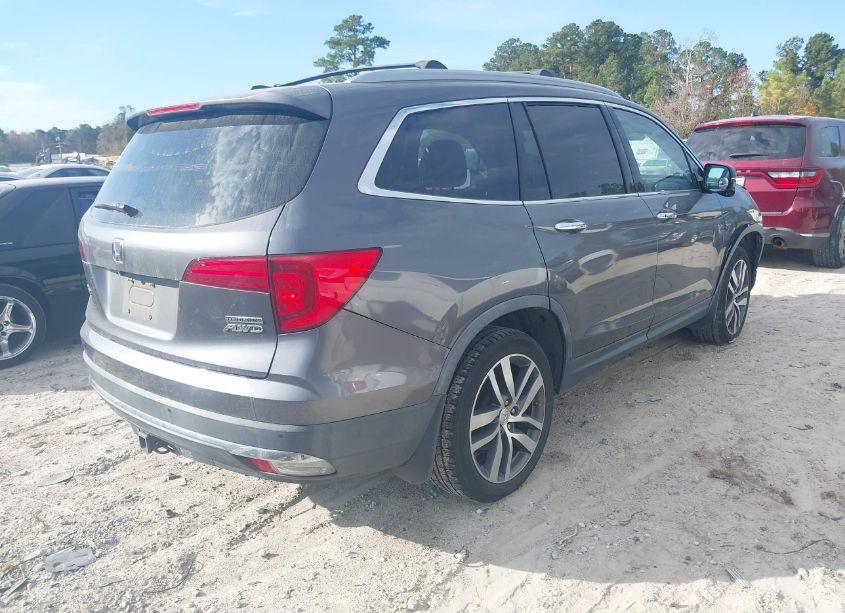 Photo 4 of 2017 Honda Pilot TOURING (VIN 5FNYF6H97HB040581)