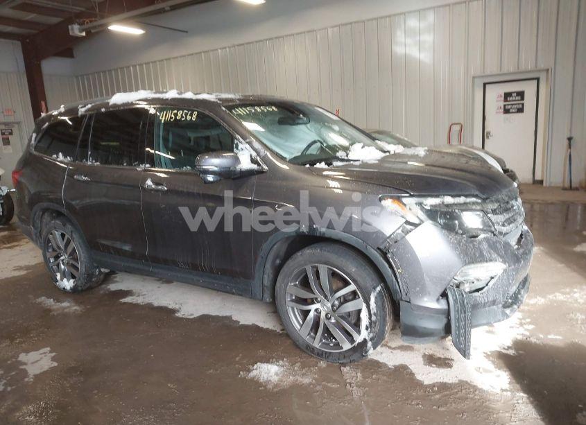 2017 Honda Pilot TOURING (VIN 5FNYF6H97HB075881) main photo