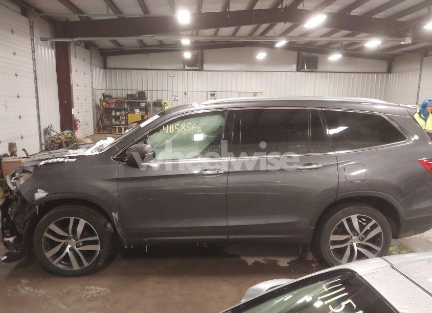 Photo 14 of 2017 Honda Pilot TOURING (VIN 5FNYF6H97HB075881)