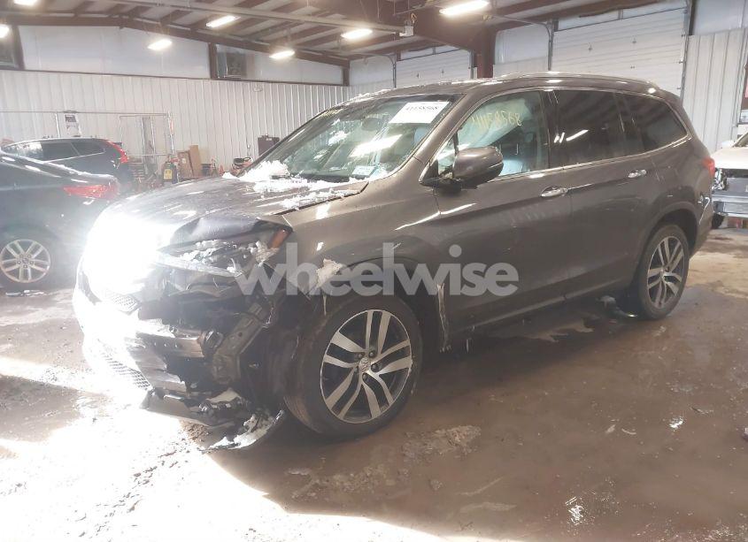 Photo 2 of 2017 Honda Pilot TOURING (VIN 5FNYF6H97HB075881)