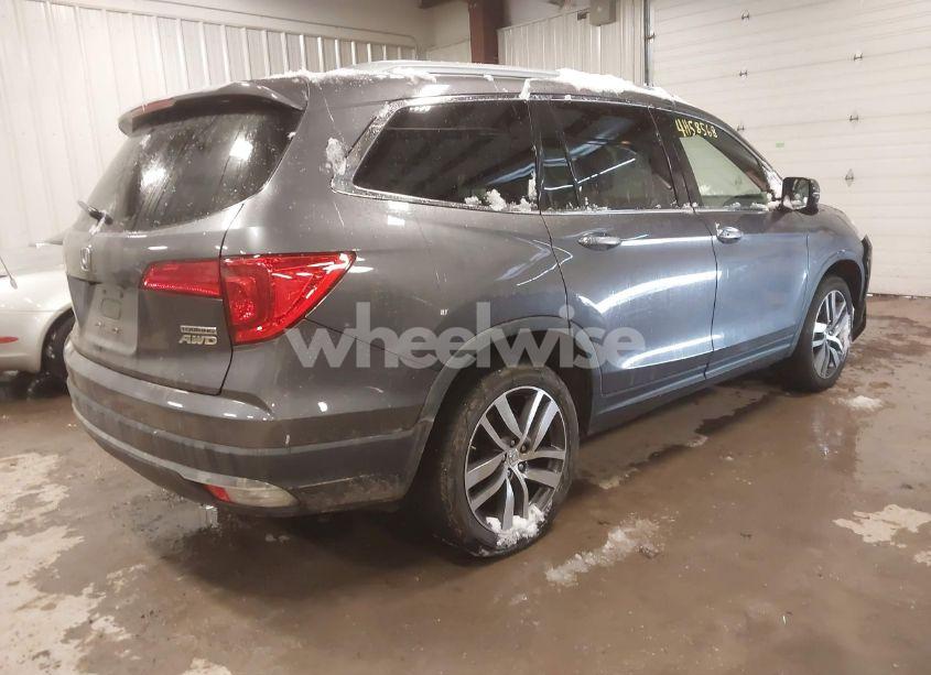 Photo 4 of 2017 Honda Pilot TOURING (VIN 5FNYF6H97HB075881)