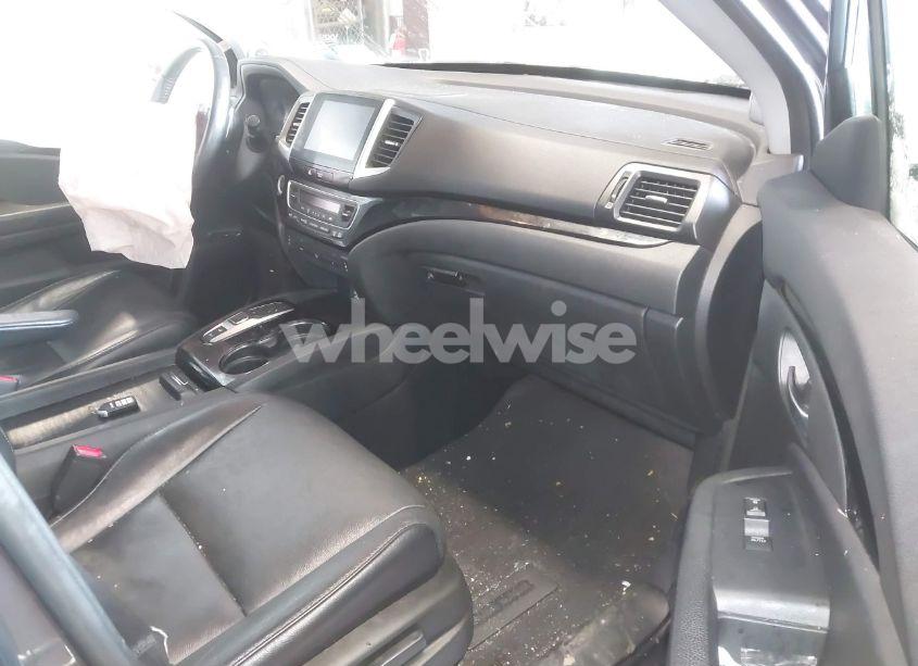 Photo 5 of 2017 Honda Pilot TOURING (VIN 5FNYF6H97HB075881)