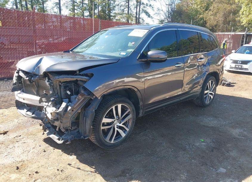 Photo 2 of 2018 Honda Pilot TOURING (VIN 5FNYF6H97JB039808)