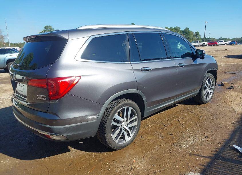 Photo 4 of 2018 Honda Pilot TOURING (VIN 5FNYF6H97JB039808)