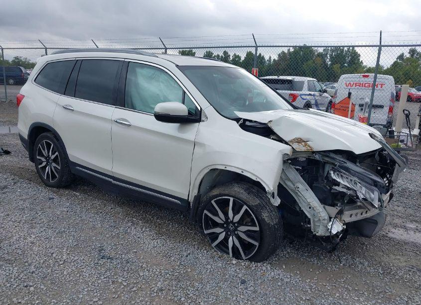 2019 Honda Pilot TOURING (VIN 5FNYF6H97KB004915) main photo