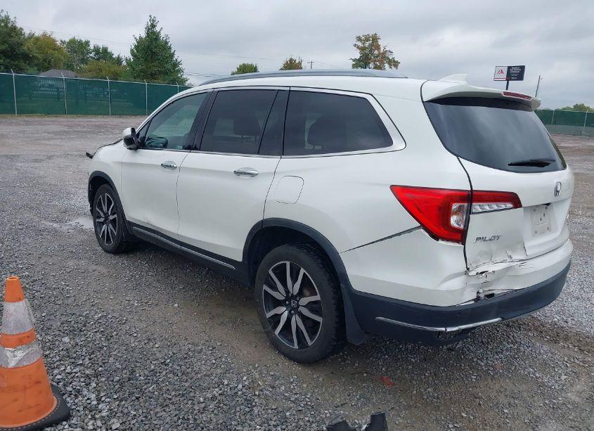 Photo 3 of 2019 Honda Pilot TOURING (VIN 5FNYF6H97KB004915)