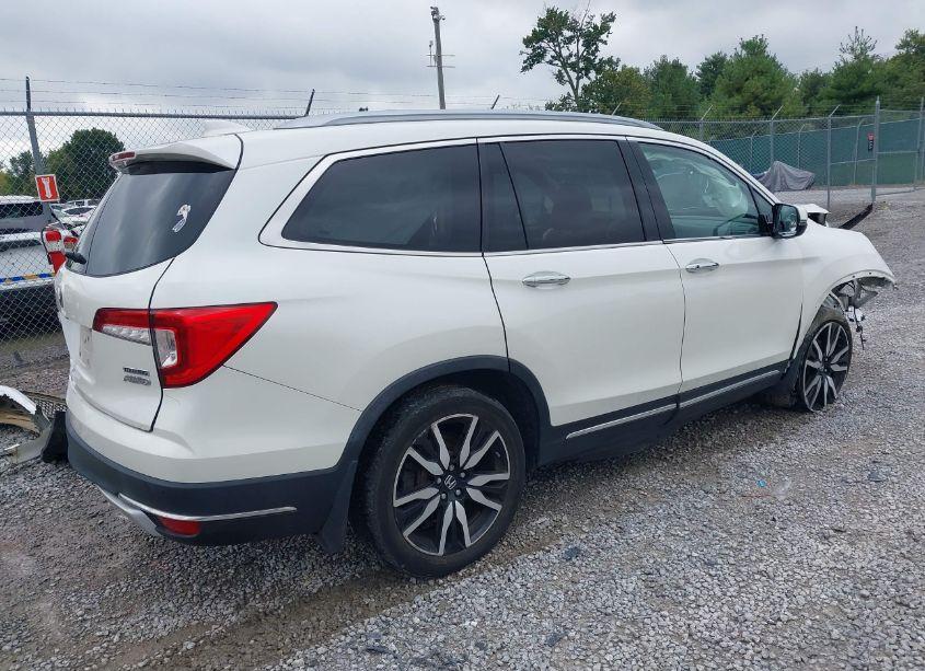 Photo 4 of 2019 Honda Pilot TOURING (VIN 5FNYF6H97KB004915)
