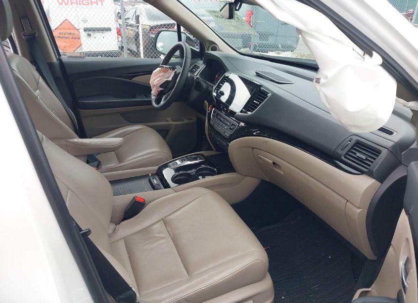 Photo 5 of 2019 Honda Pilot TOURING (VIN 5FNYF6H97KB004915)