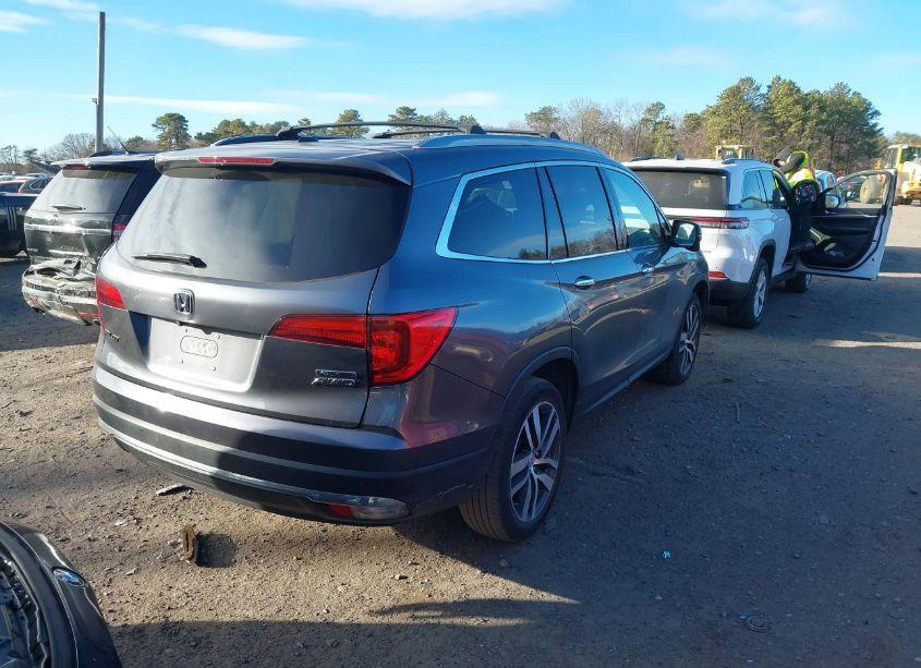 Photo 4 of 2016 Honda Pilot TOURING (VIN 5FNYF6H98GB022864)