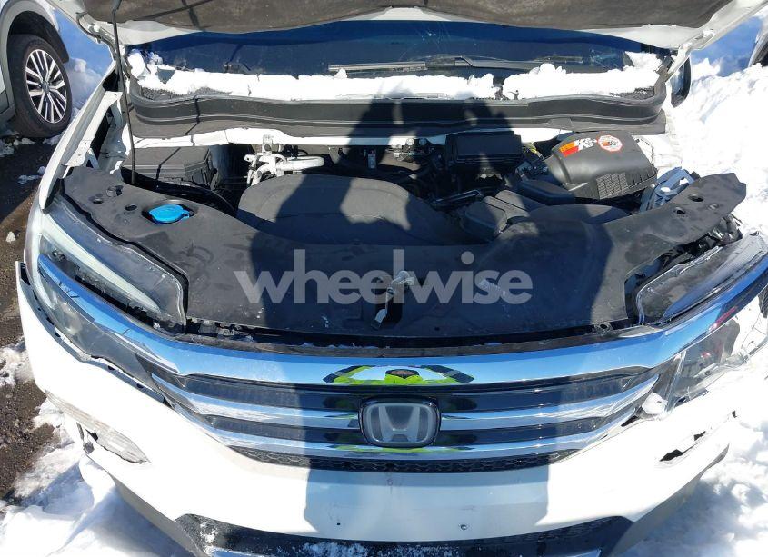 Photo 10 of 2017 Honda Pilot TOURING (VIN 5FNYF6H98HB102313)