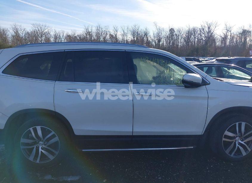 Photo 14 of 2017 Honda Pilot TOURING (VIN 5FNYF6H98HB102313)