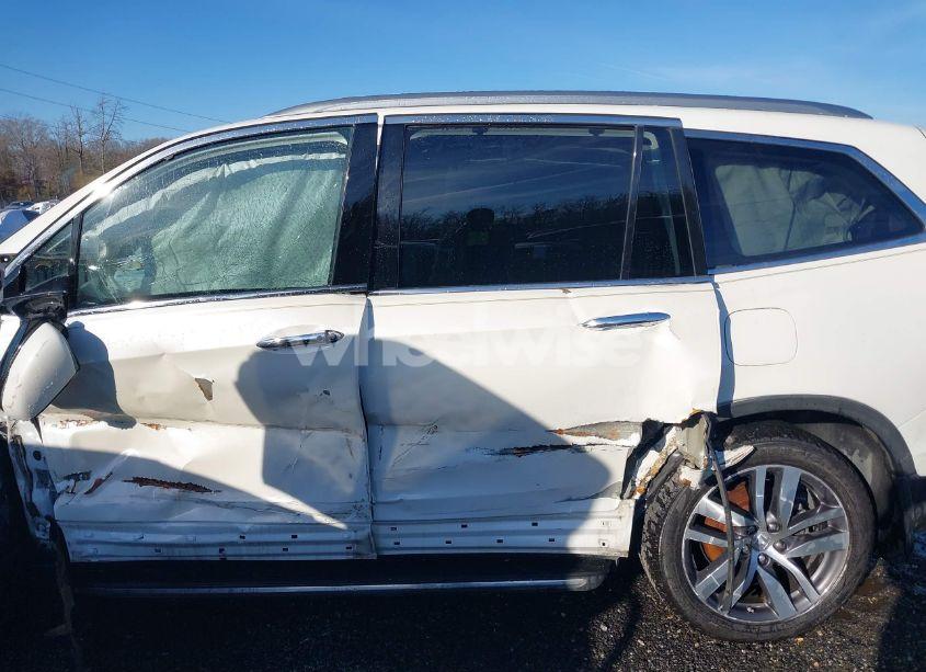 Photo 15 of 2017 Honda Pilot TOURING (VIN 5FNYF6H98HB102313)