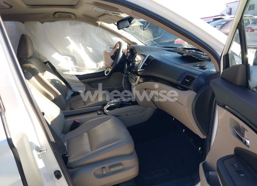 Photo 5 of 2017 Honda Pilot TOURING (VIN 5FNYF6H98HB102313)