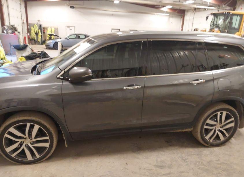 Photo 14 of 2016 Honda Pilot TOURING (VIN 5FNYF6H99GB088887)