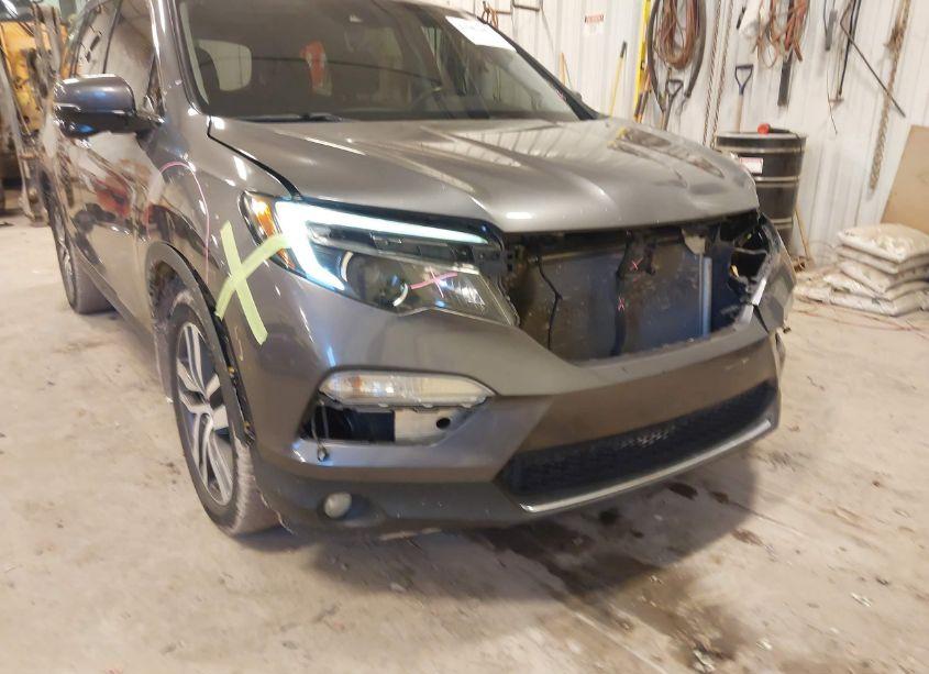 Photo 6 of 2016 Honda Pilot TOURING (VIN 5FNYF6H99GB088887)