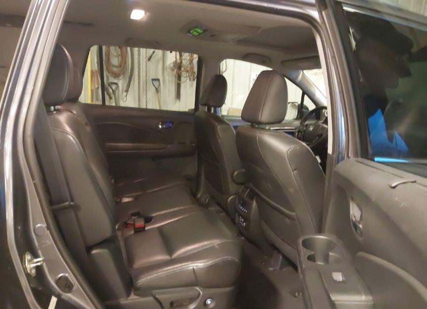 Photo 8 of 2016 Honda Pilot TOURING (VIN 5FNYF6H99GB088887)