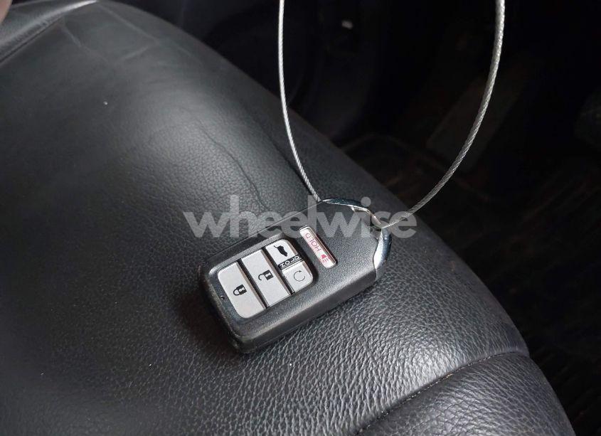 Photo 11 of 2017 Honda Pilot TOURING (VIN 5FNYF6H99HB083593)