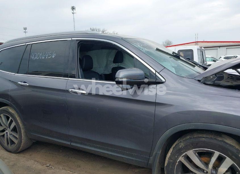 Photo 13 of 2017 Honda Pilot TOURING (VIN 5FNYF6H99HB083593)