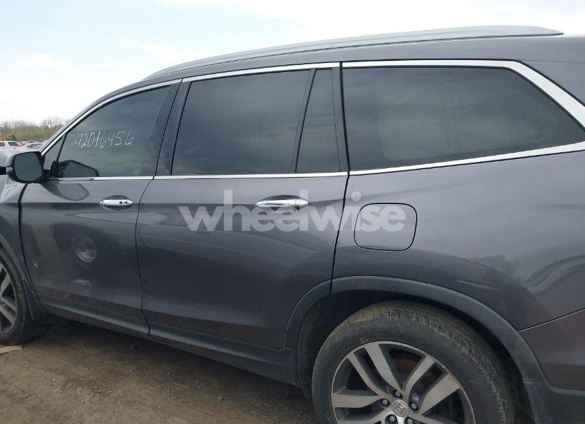 Photo 14 of 2017 Honda Pilot TOURING (VIN 5FNYF6H99HB083593)