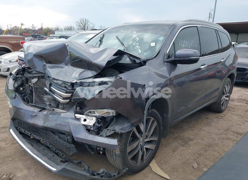 Photo 2 of 2017 Honda Pilot TOURING (VIN 5FNYF6H99HB083593)