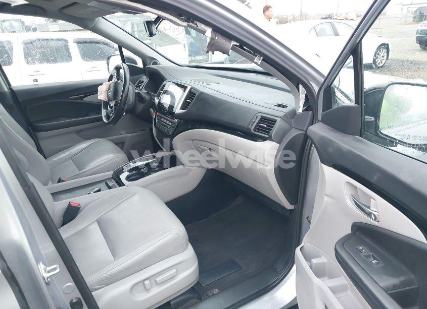 Photo 5 of 2016 Honda Pilot TOURING (VIN 5FNYF6H9XGB104806)