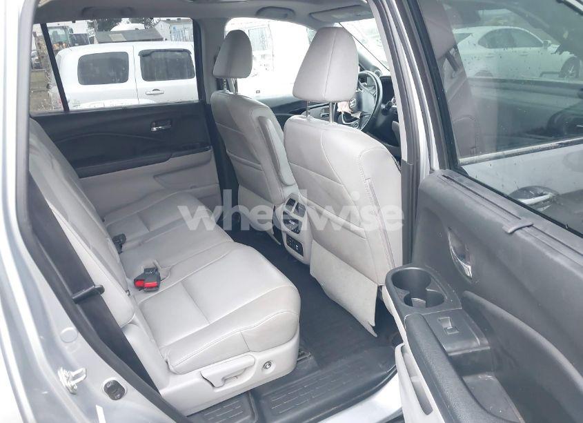 Photo 8 of 2016 Honda Pilot TOURING (VIN 5FNYF6H9XGB104806)